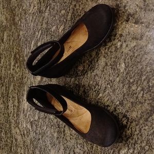 clarks flats with ankle strap